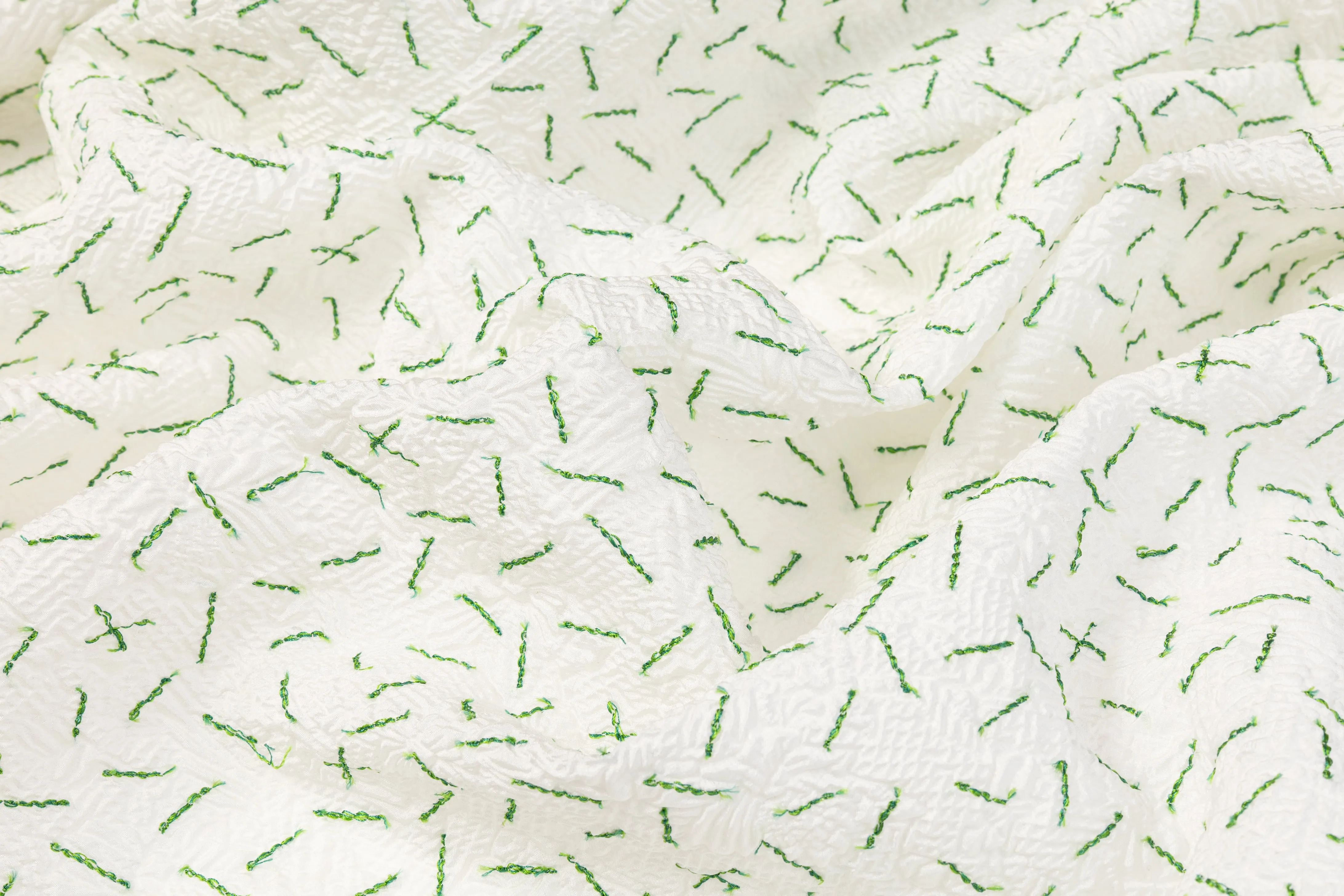 Crinkled and Embroidered Silk - White / Green